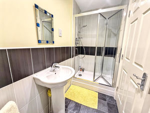 bathroom pic 1- click for photo gallery